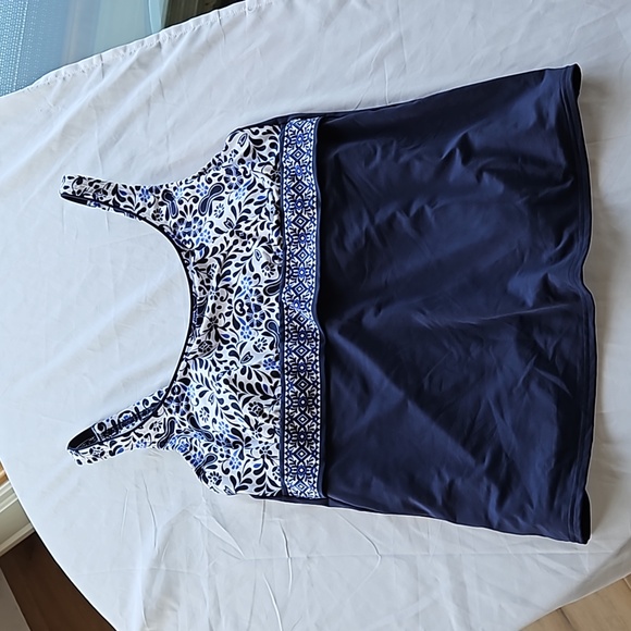 Lands End Bathing Suit Top - Tankini - Picture 2 of 7